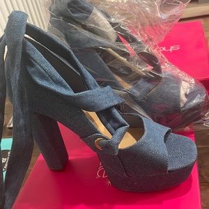 Never been worn pumps 9.5 brand new in box